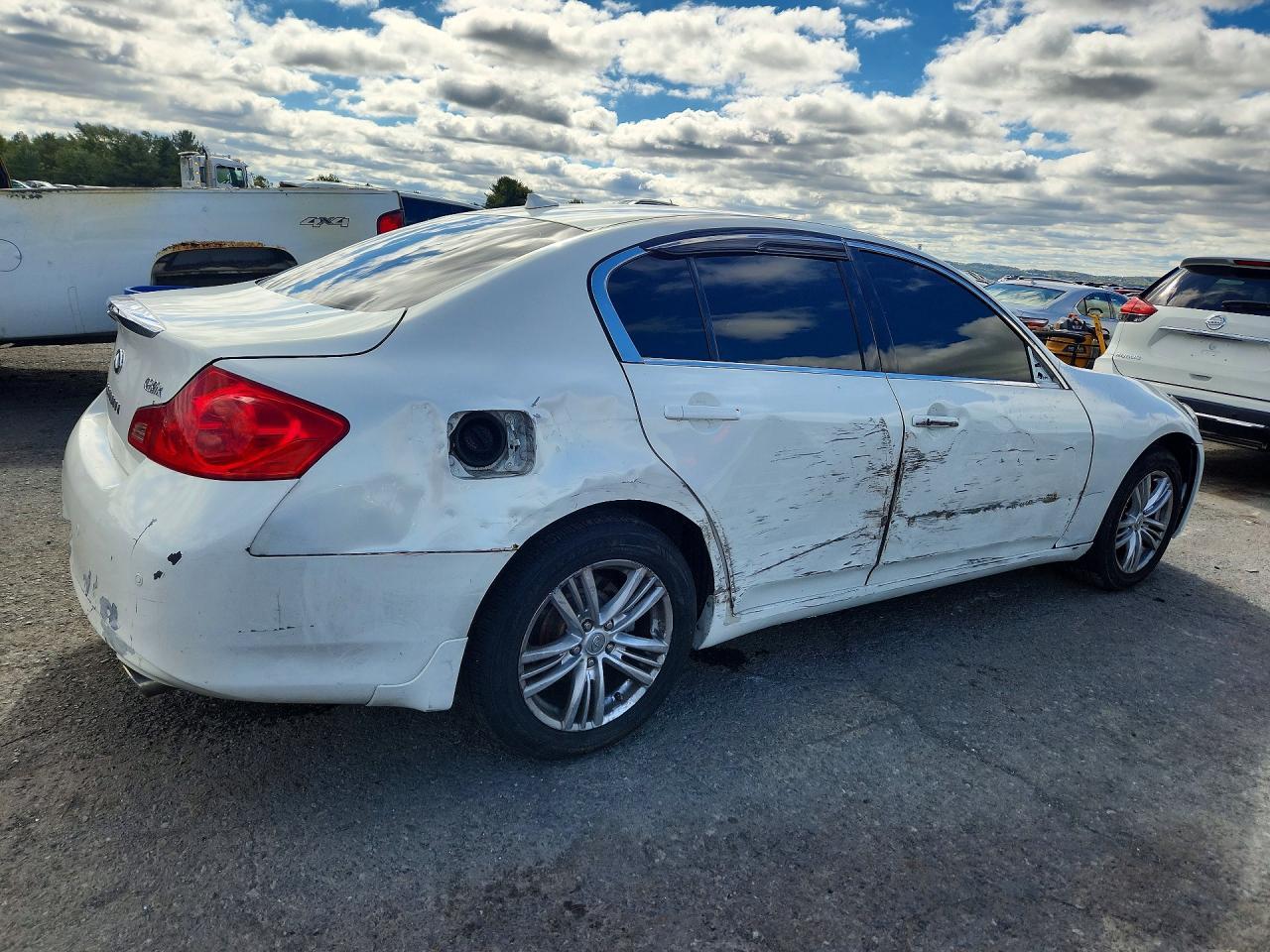 2011 Infiniti G37 Sedan X - Image 3