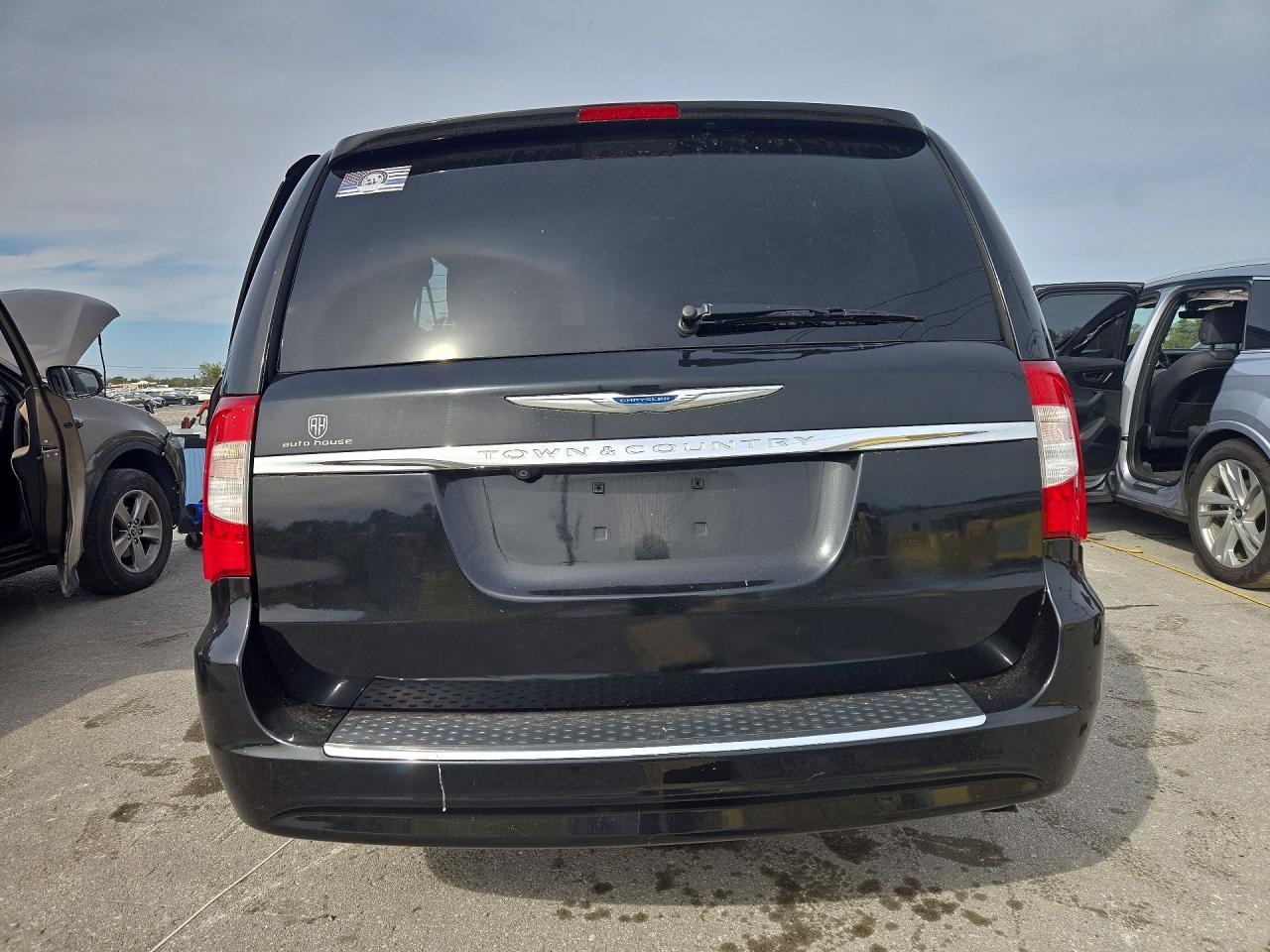 2015 Chrysler Town & Country Touring - Фото 6