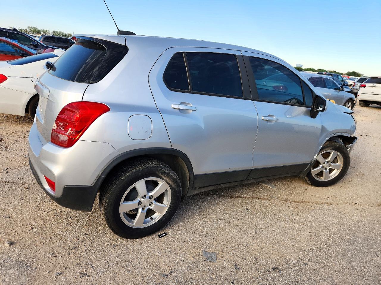 2018 Chevrolet Trax Ls - Image 3