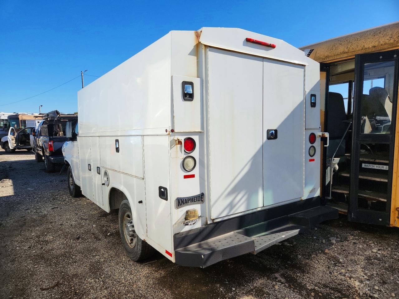 2017 Chevrolet Express G3500 - Фото 2