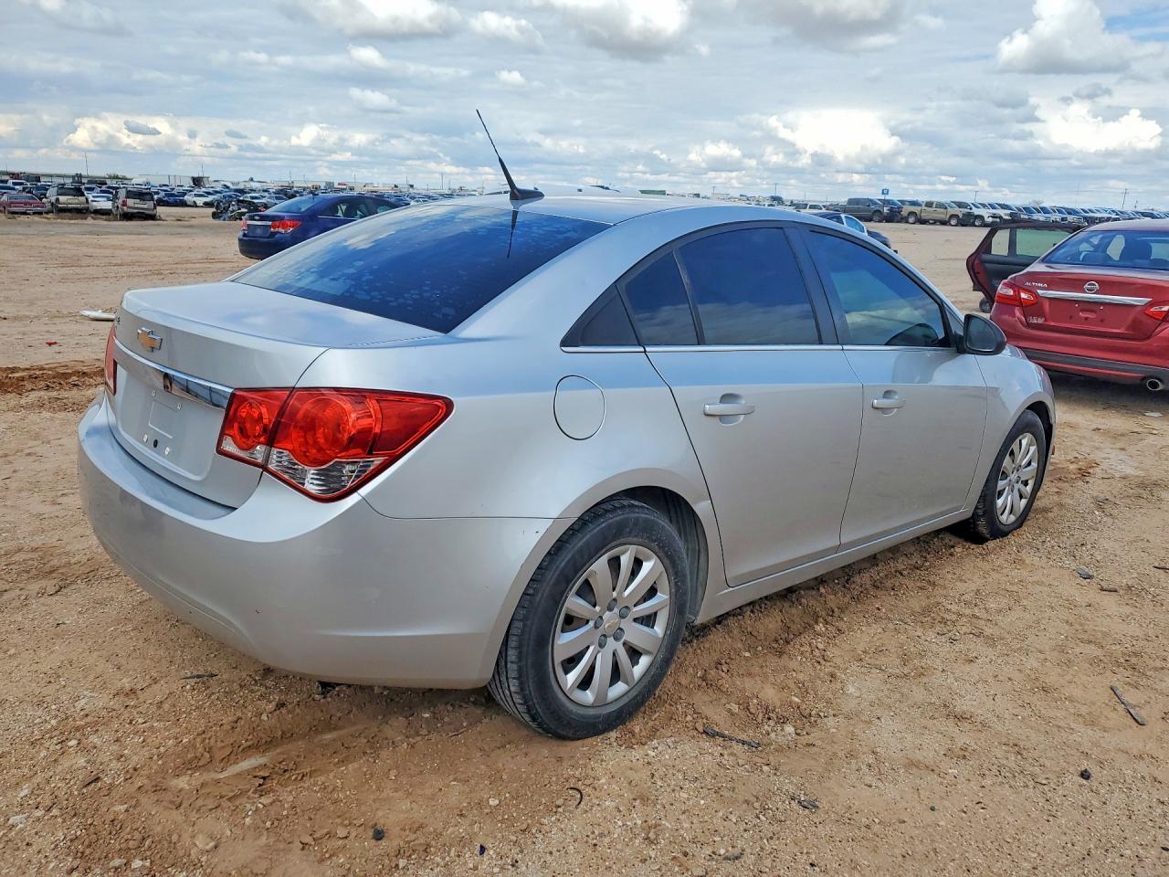 2011 Chevrolet Cruze Ls - Фото 3