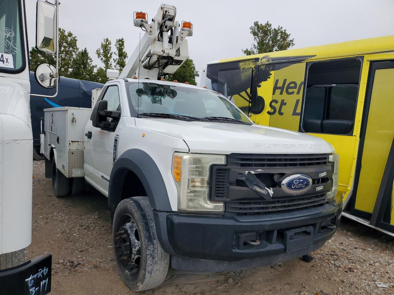 2017 Ford F450 Super - Фото 4