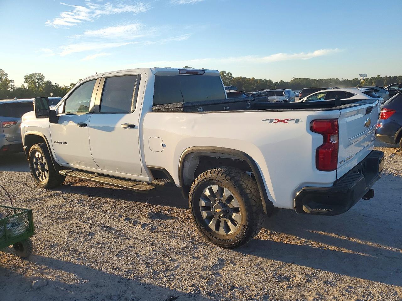 2023 Chevrolet Silverado K2500 Custom - Фото 2