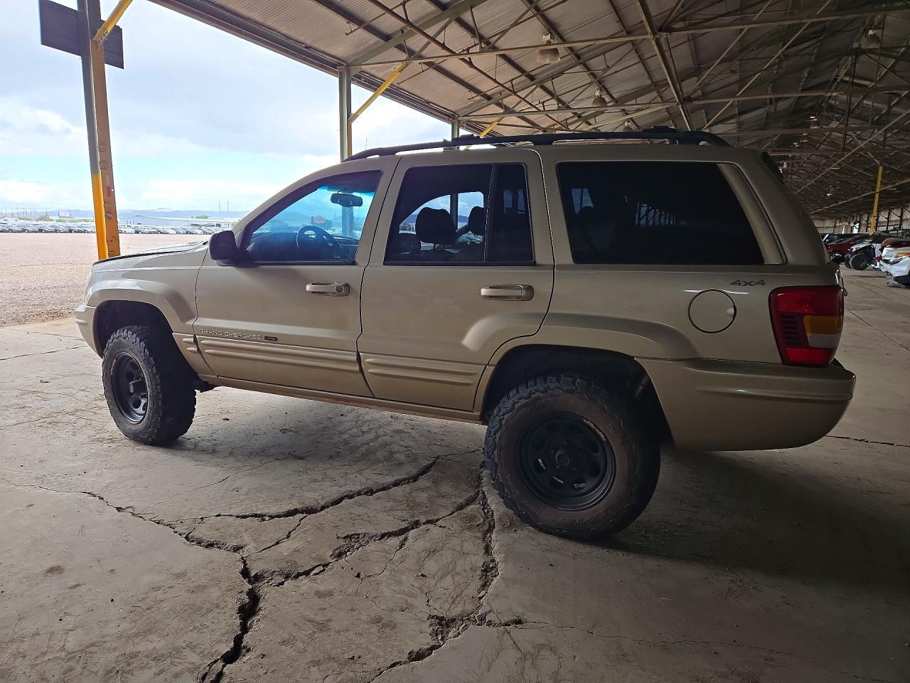 2000 Jeep Grand Cherokee Limited - Image 2