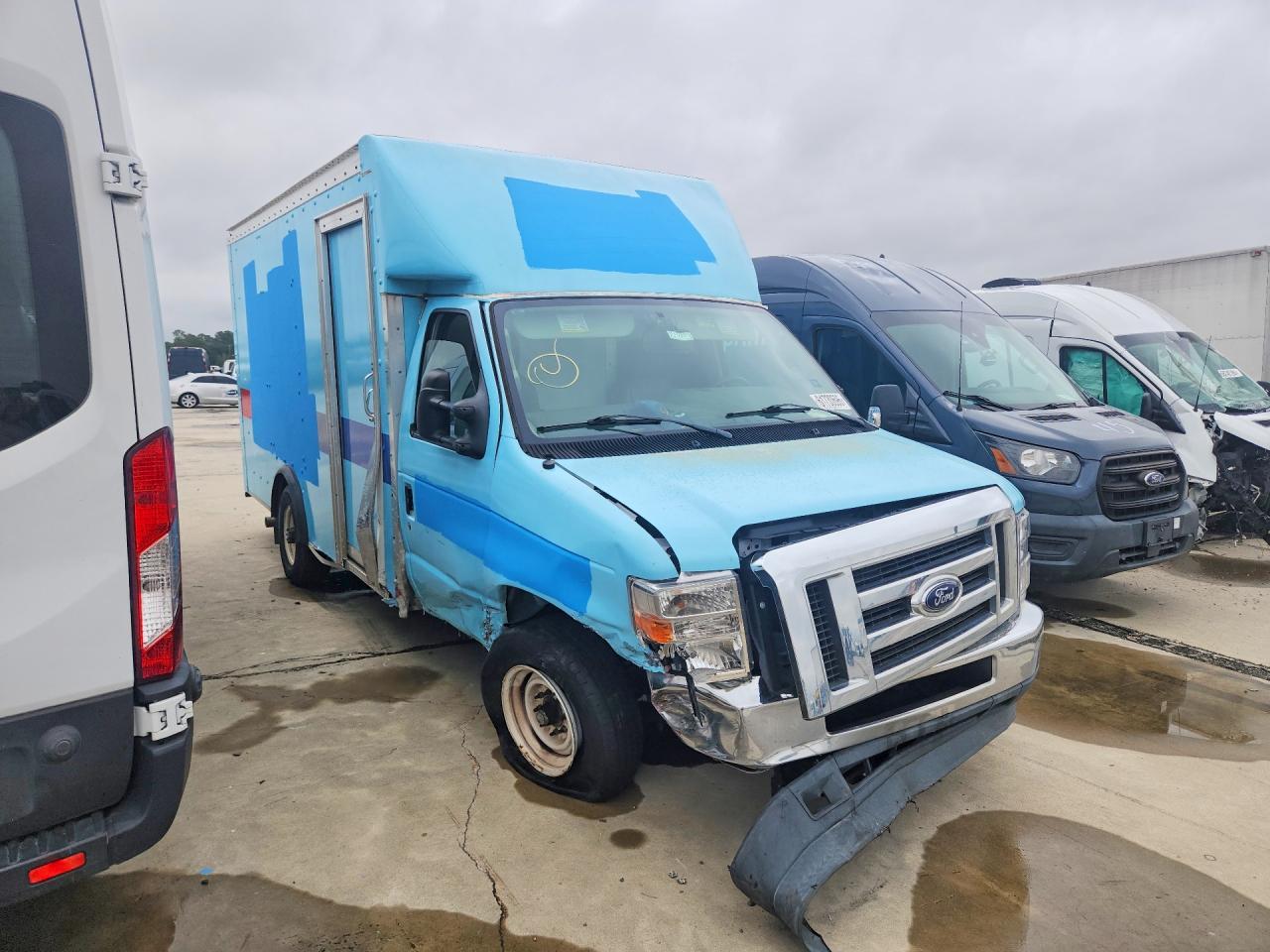 2021 Ford E350 Delivery Truck - Фото 4