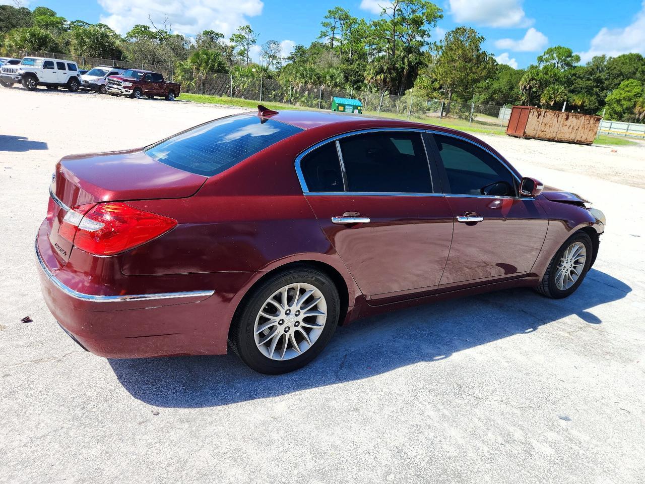 2011 Hyundai Genesis 3.8L - Фото 3
