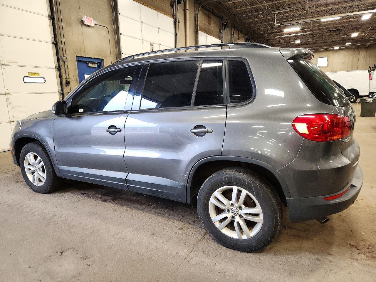 2016 Volkswagen Tiguan S - Фото 2