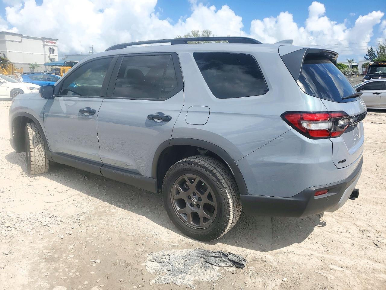 2025 Honda Pilot Trailsport - Image 2