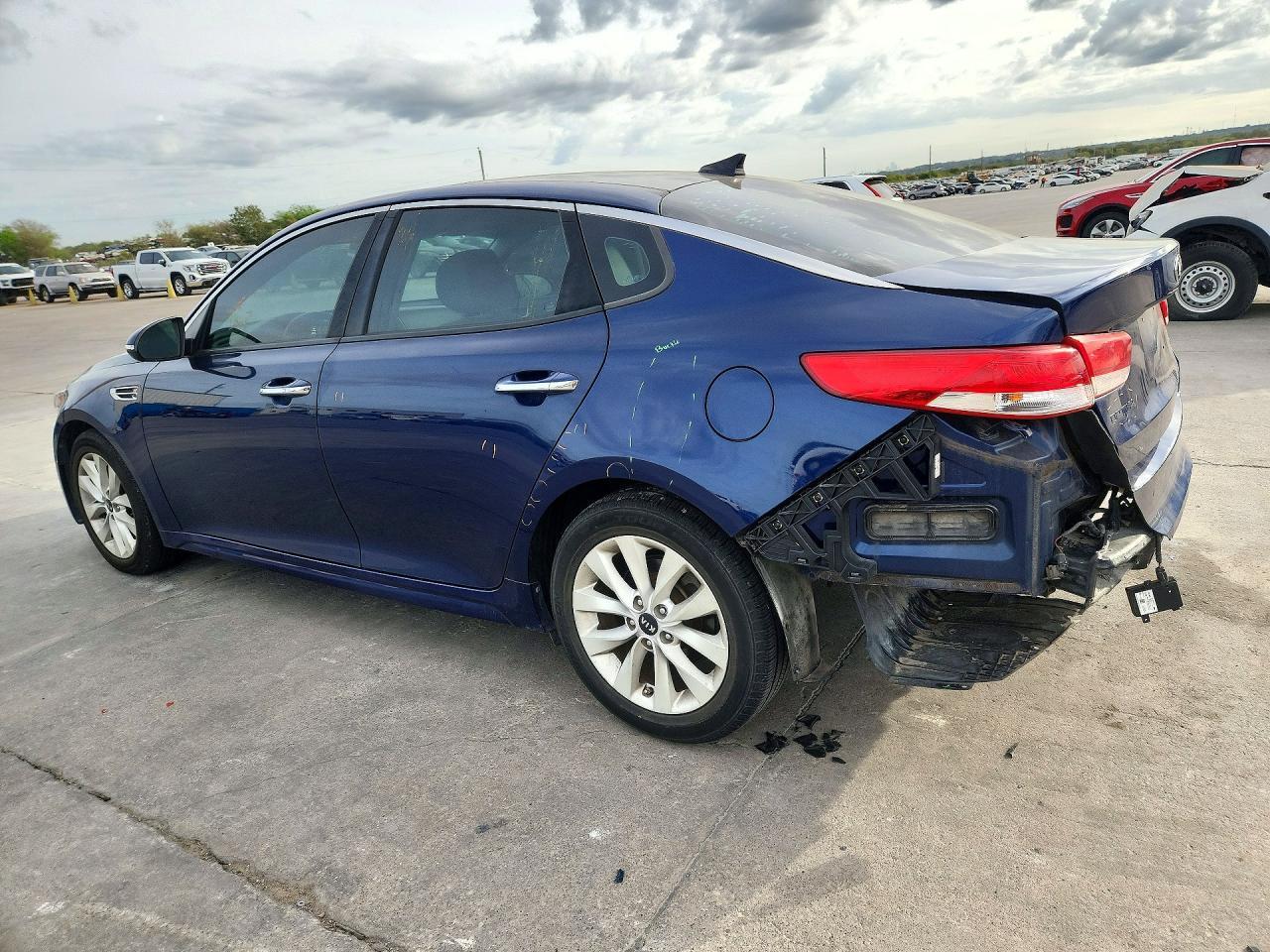 2016 Kia Optima Ex - Image 2