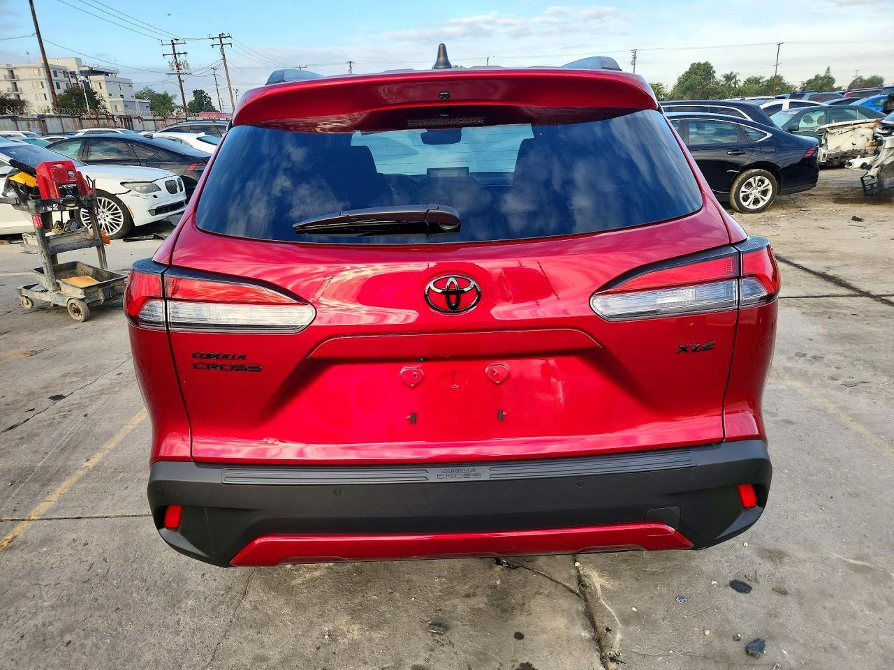 2026 Toyota Corolla Cross Xle - Image 6