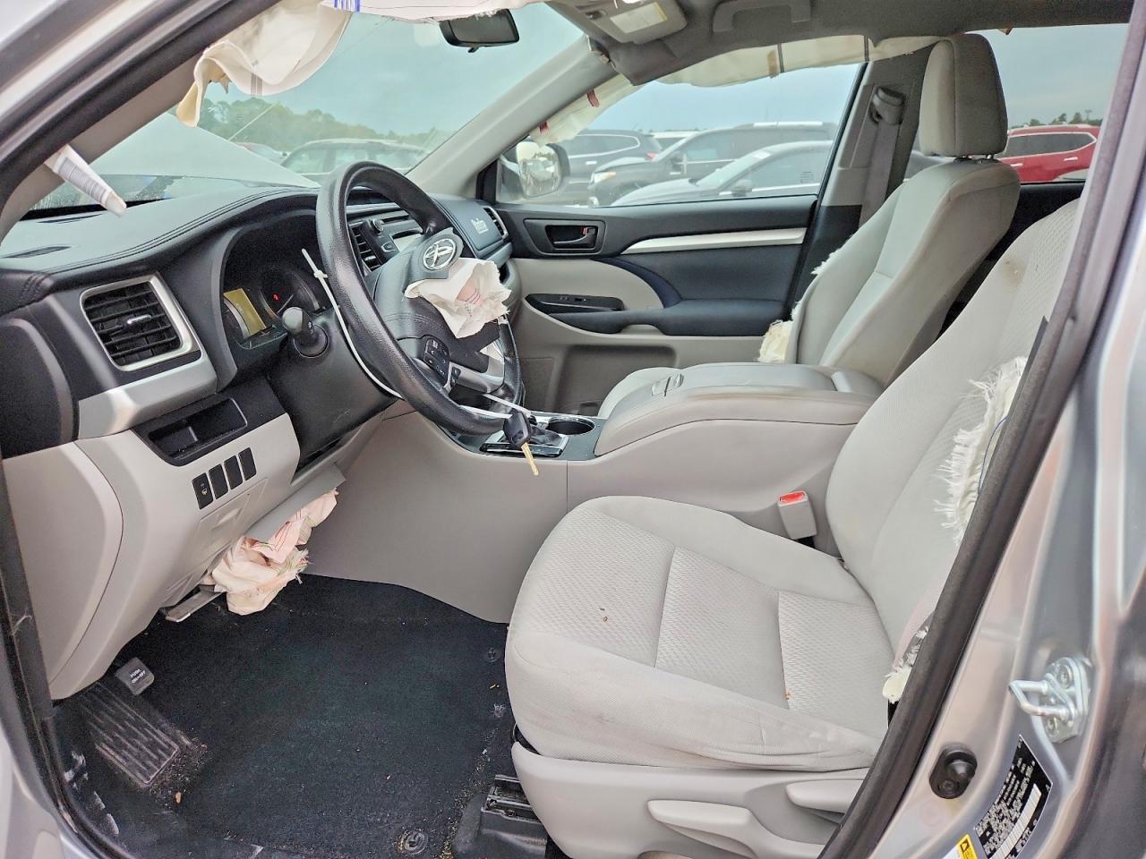 2016 Toyota Highlander Le - Image 7