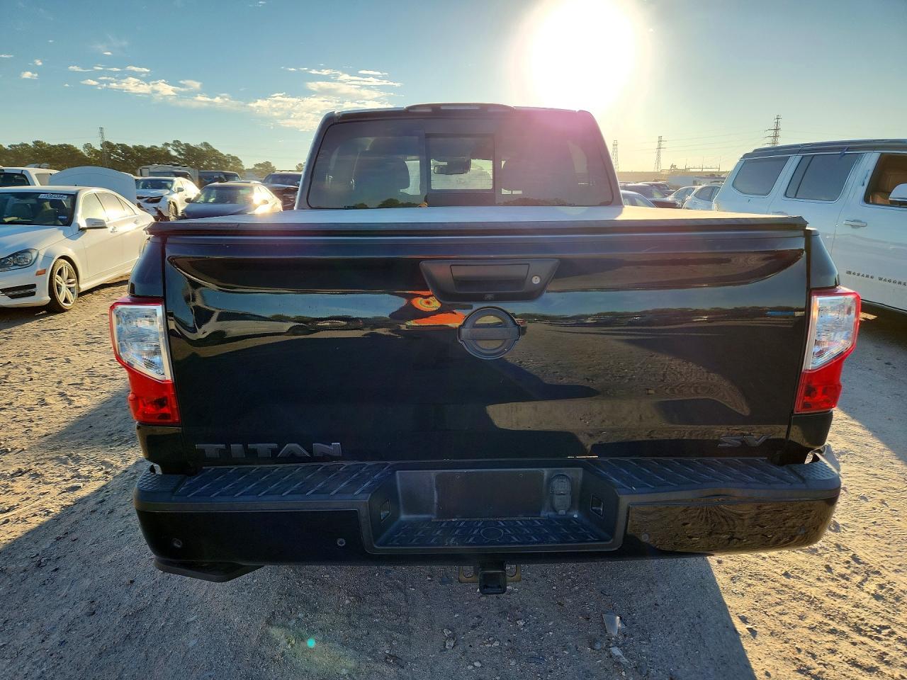 2021 Nissan Titan Sv - Фото 6