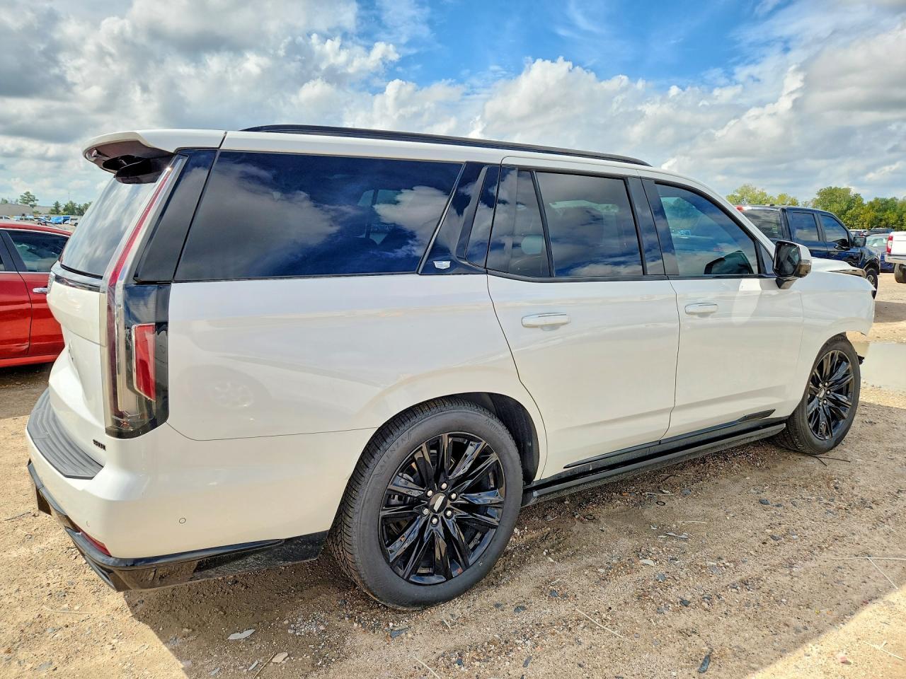 2023 Cadillac Escalade Sport - Image 3