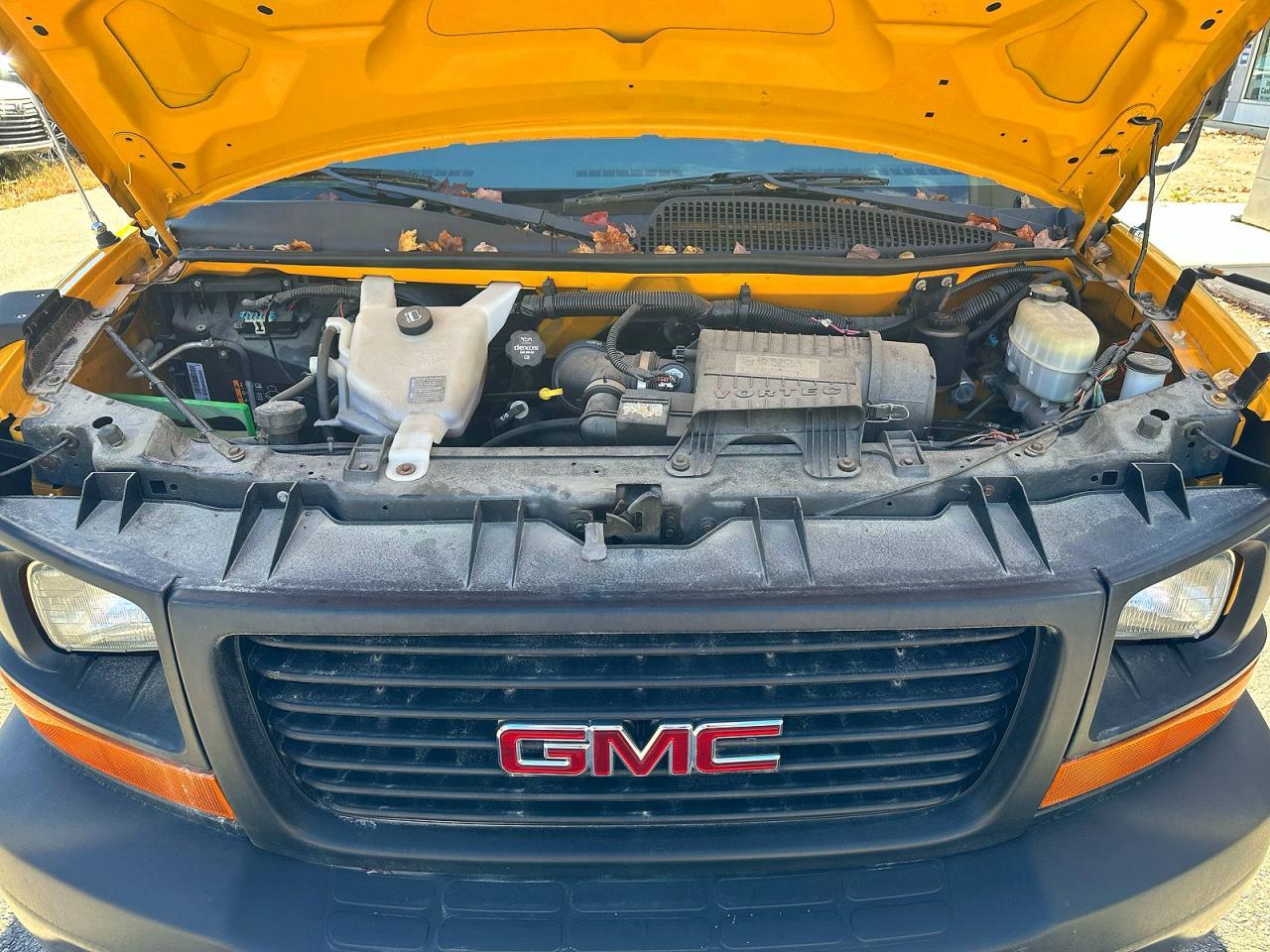 2015 GMC Savana Cutaway G3500 - Image 7