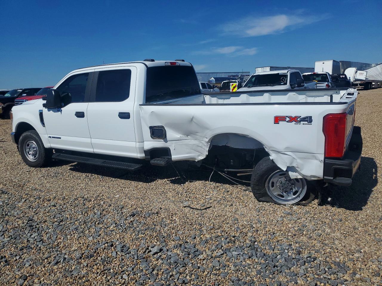 2022 Ford F250 Super Duty - Image 2