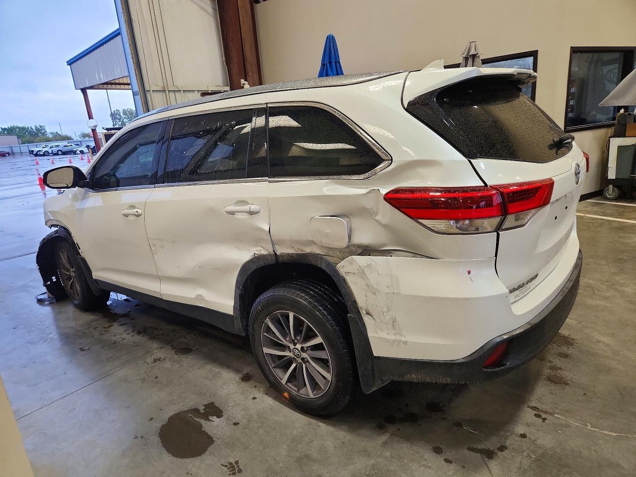 2019 Toyota Highlander Xle - Image 2