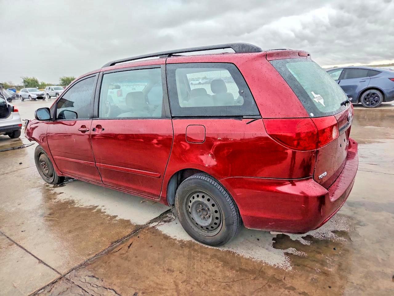 2007 Toyota Sienna Ce - Image 2