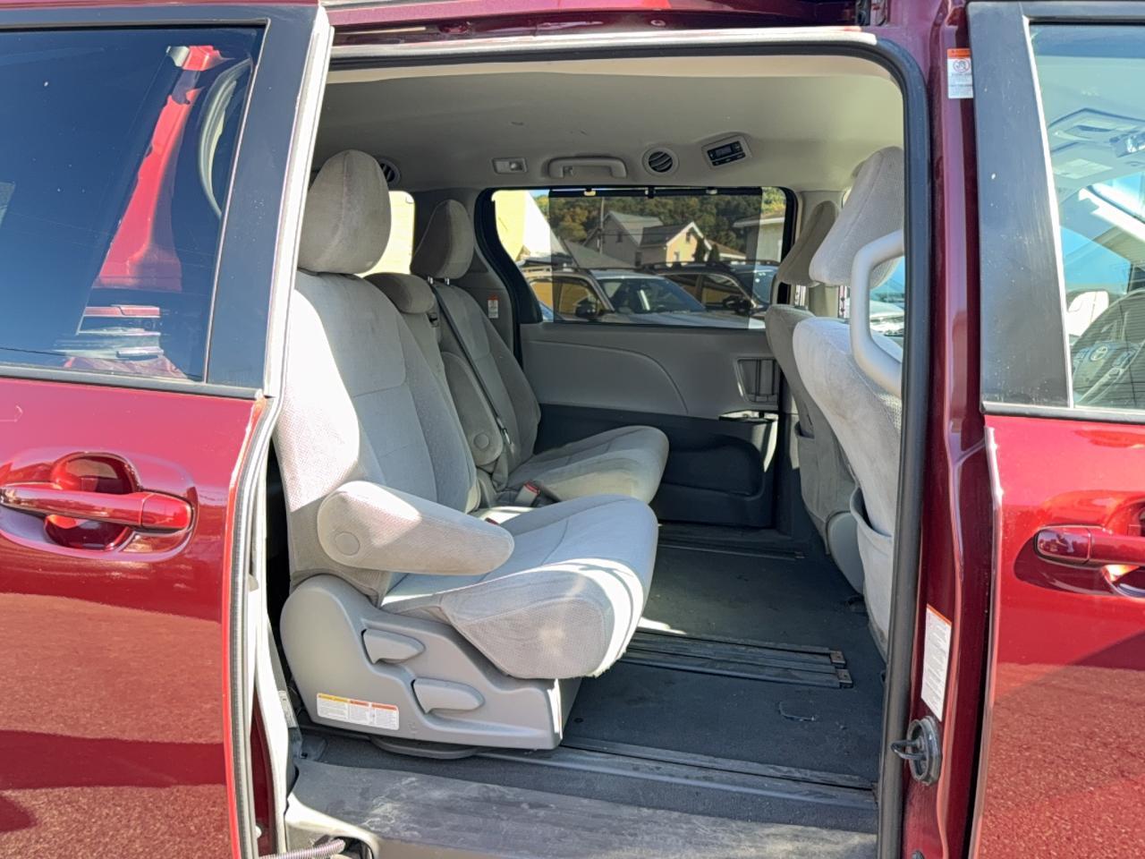 2020 Toyota Sienna Le 8-Passenger - Фото 6