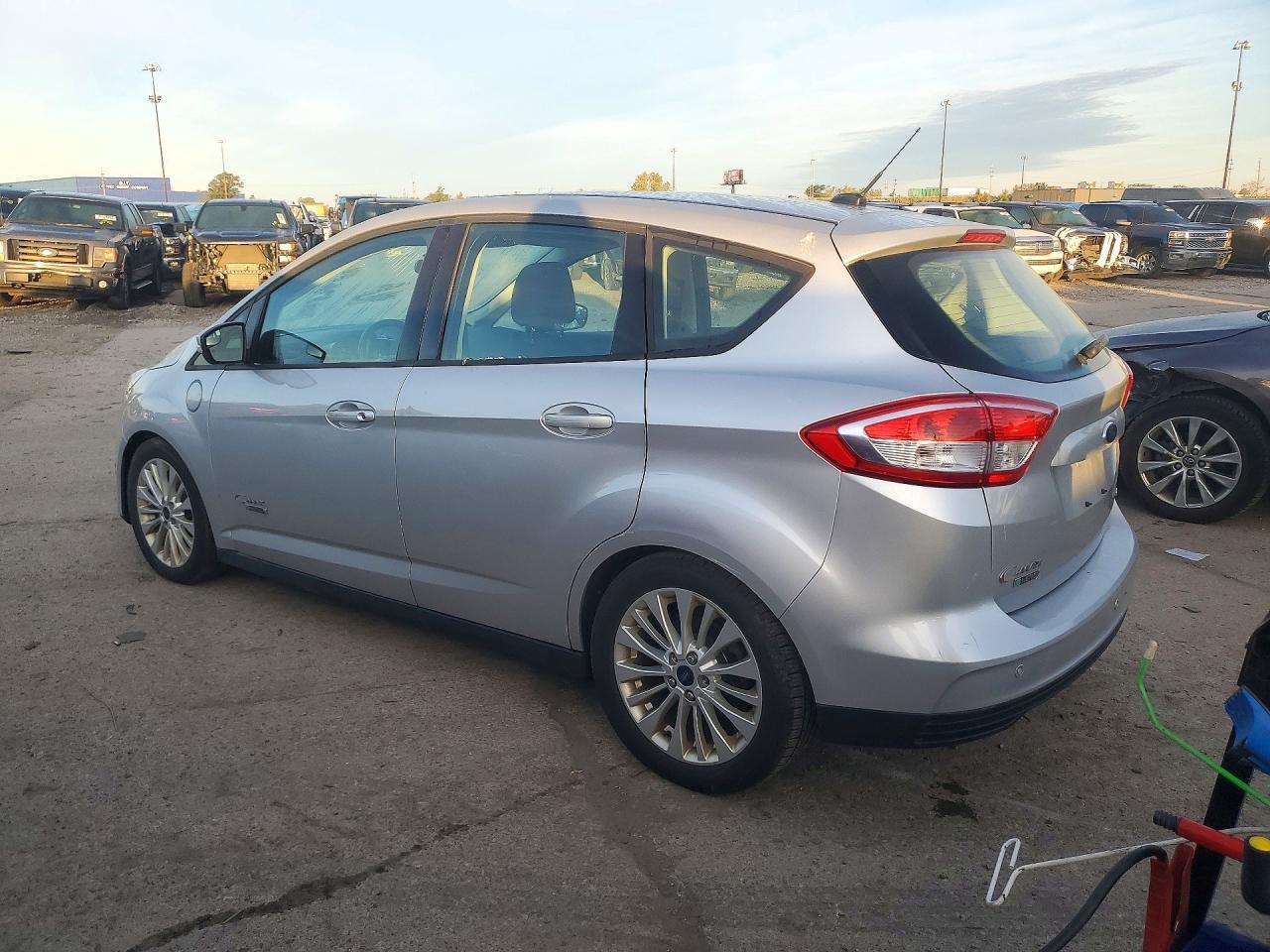 2017 Ford C-Max Se - Фото 2