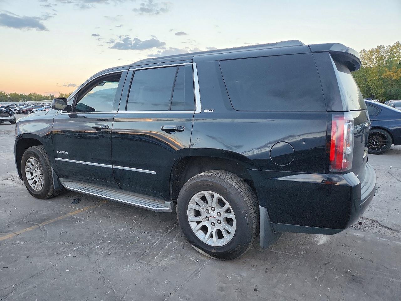 2015 GMC Yukon Slt - Фото 2