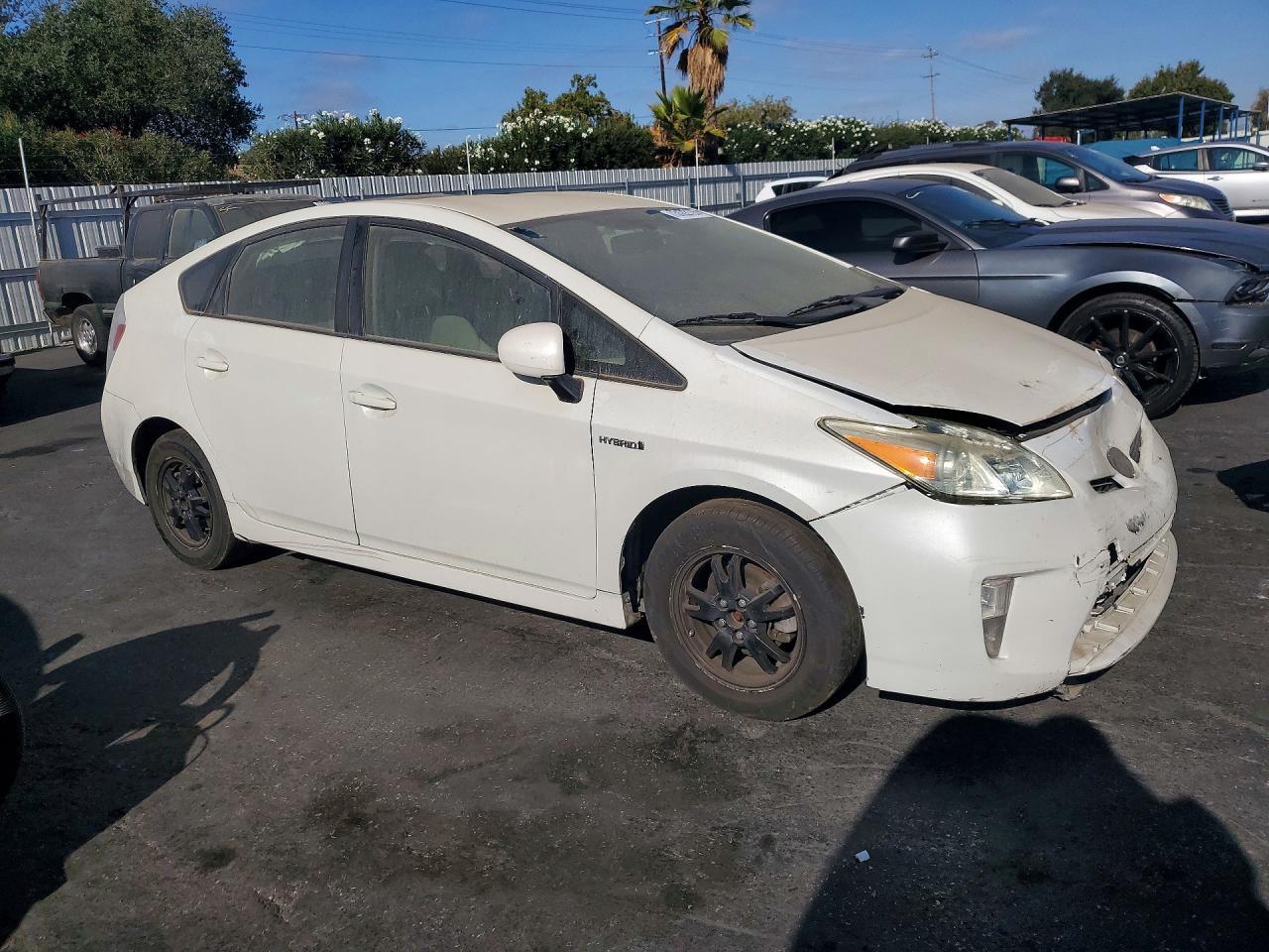 2015 Toyota Prius Two - Фото 4