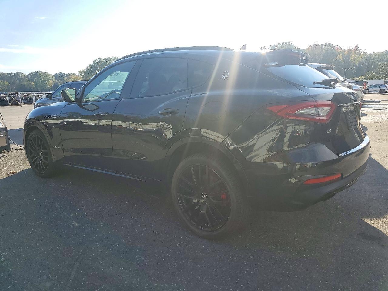 2020 Maserati Levante Sport - Фото 2