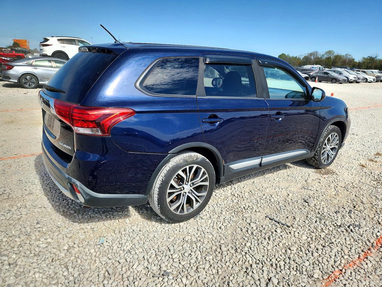 2016 Mitsubishi Outlander Se - Фото 3