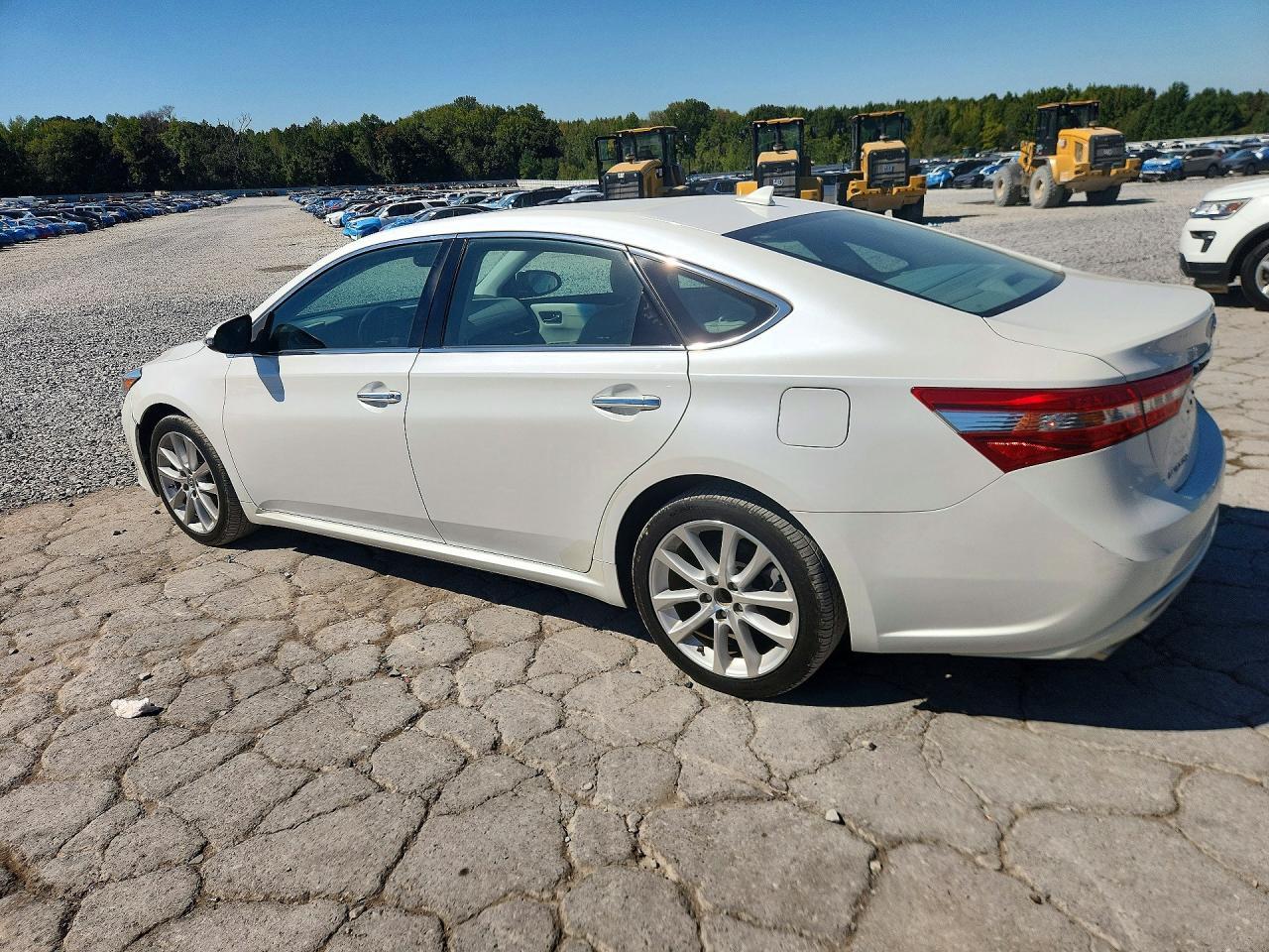 2015 Toyota Avalon Limited - Фото 2