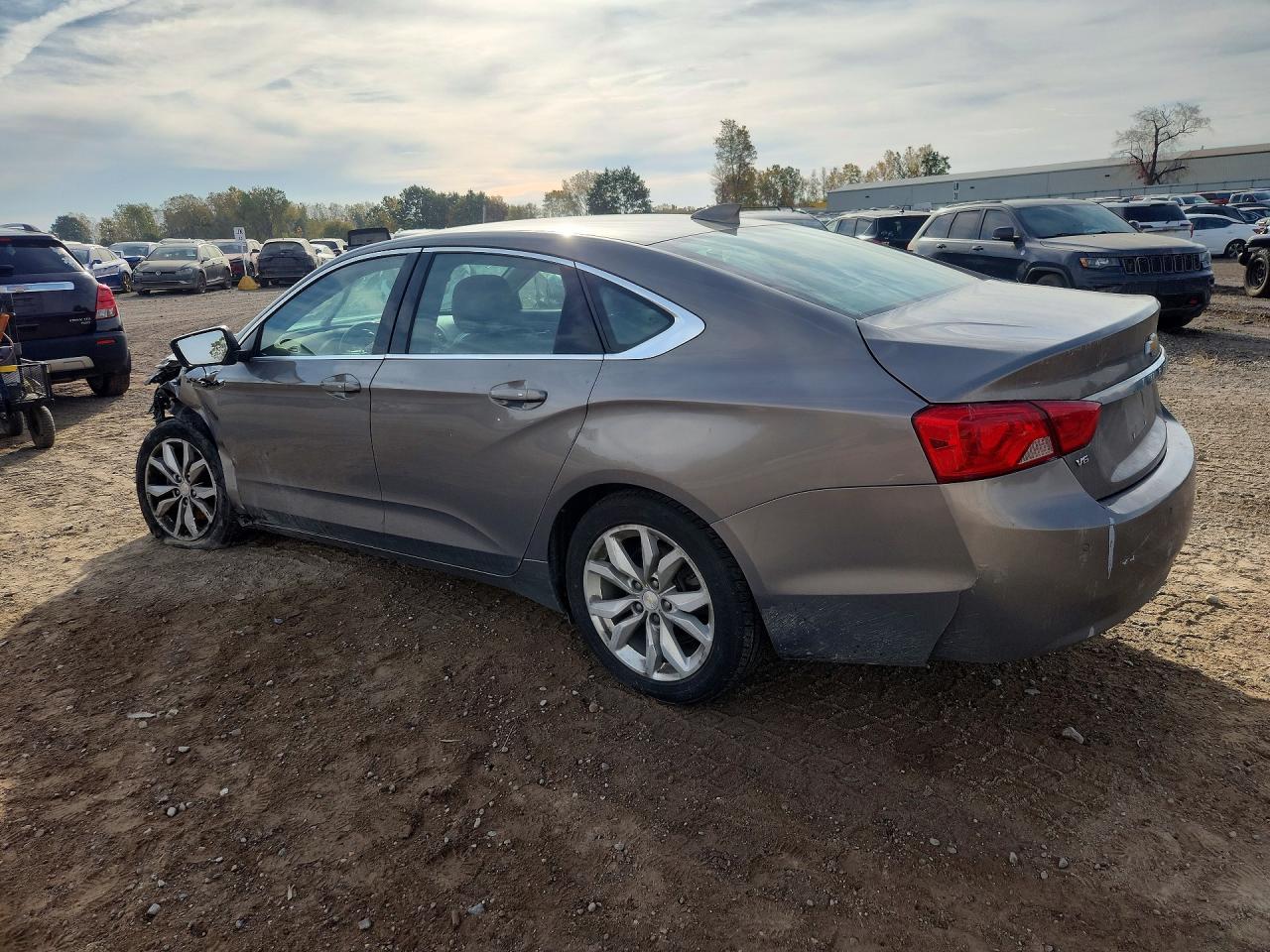2018 Chevrolet Impala Lt - Image 2