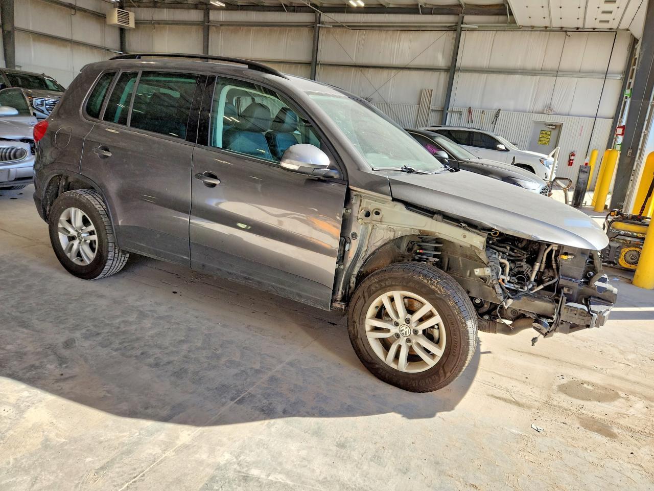 2016 Volkswagen Tiguan S - Фото 4