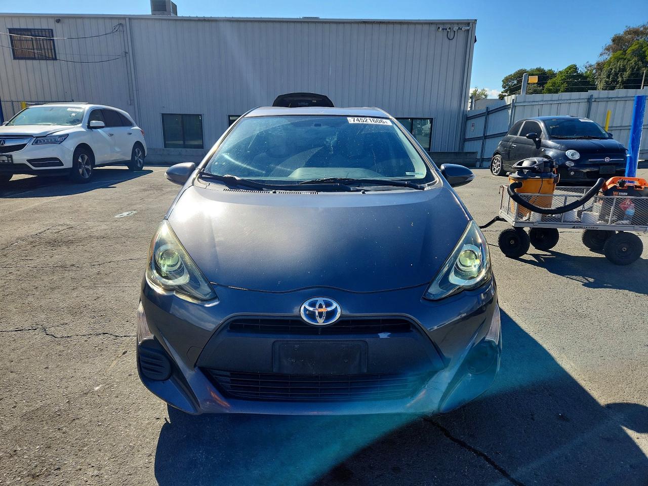2016 Toyota Prius C One - Image 5