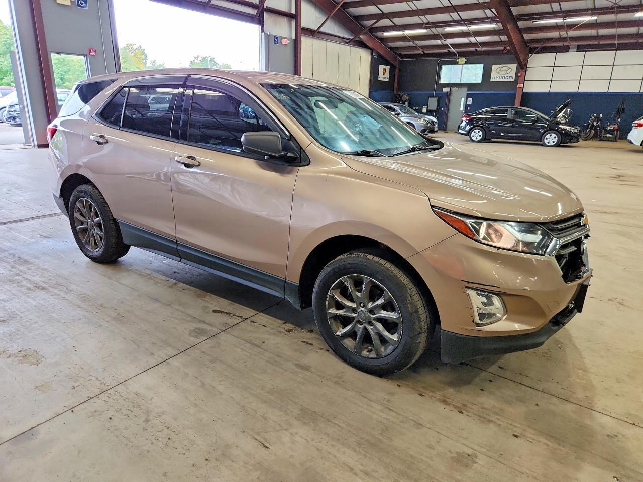 2018 Chevrolet Equinox Ls - Image 4
