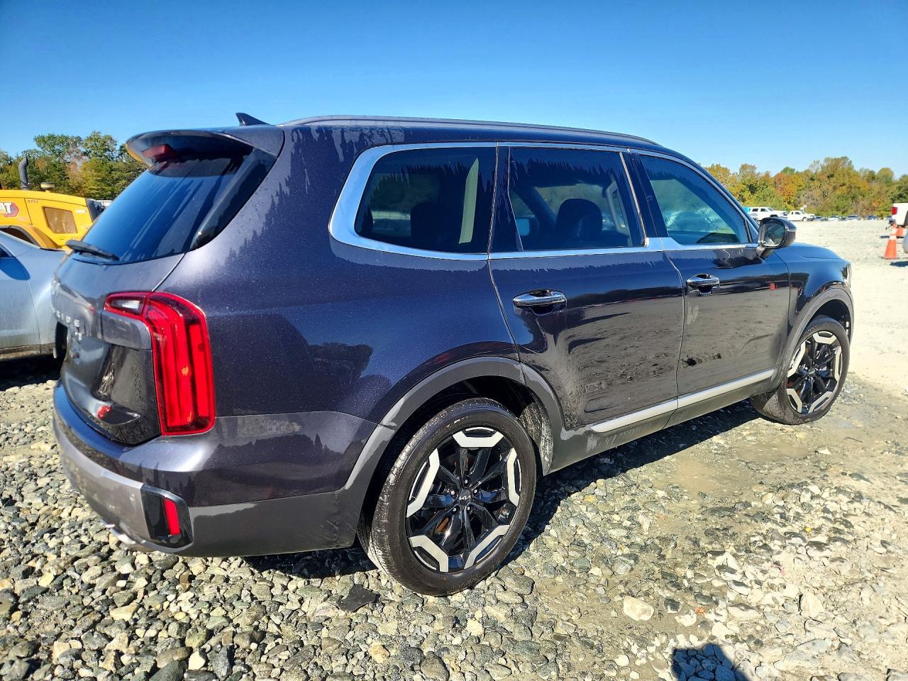 2025 Kia Telluride S - Image 3