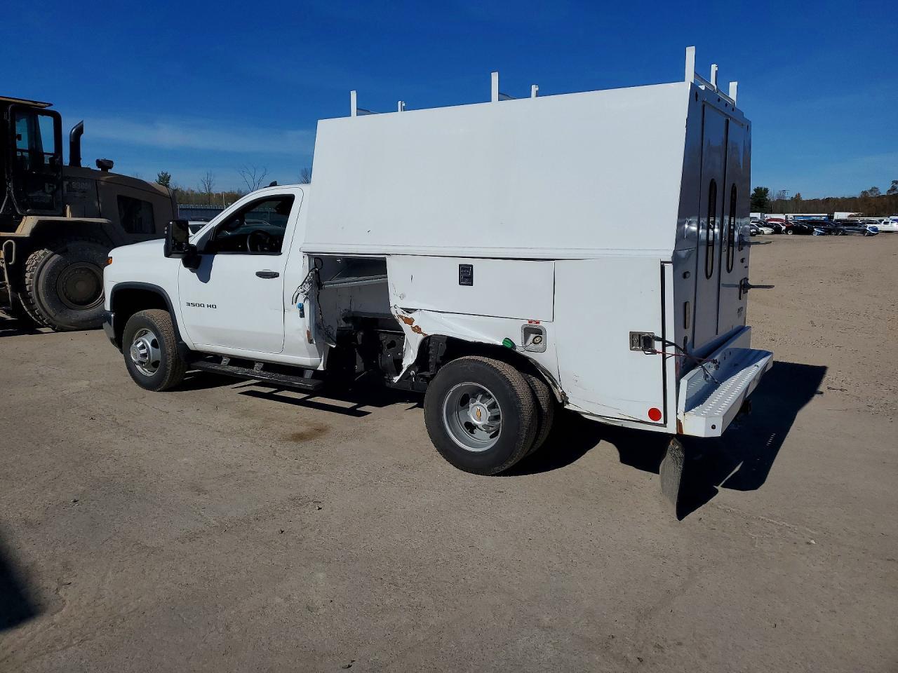 2024 Chevrolet Silverado K3500 - Фото 2