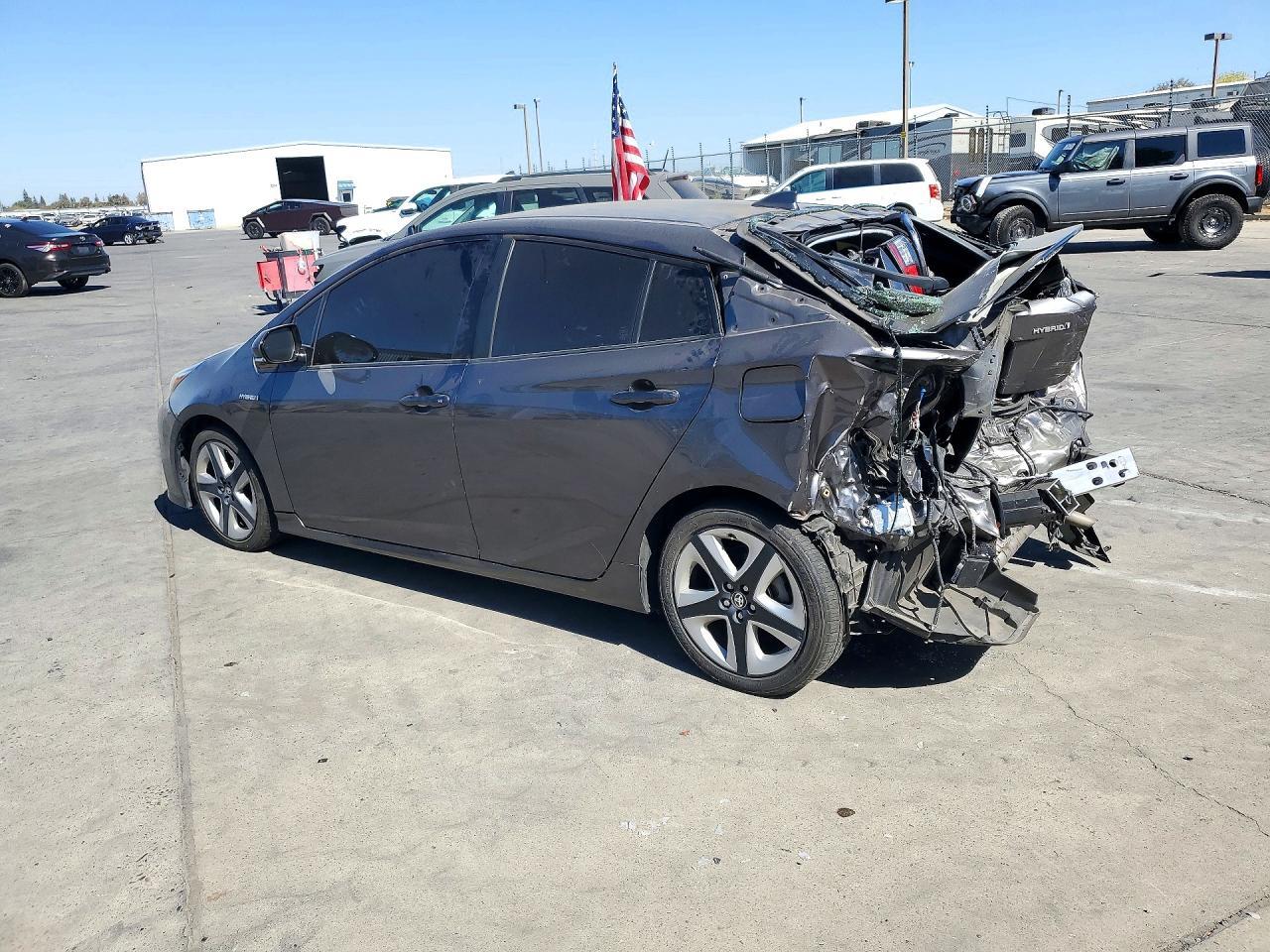 2018 Toyota Prius Two Eco - Фото 2