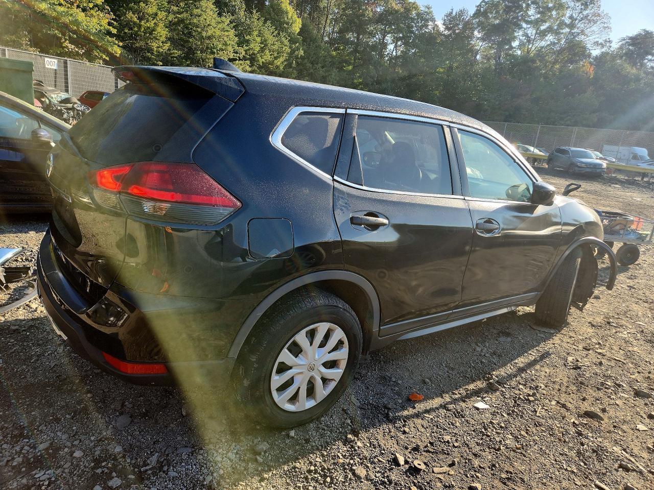 2019 Nissan Rogue S - Image 3