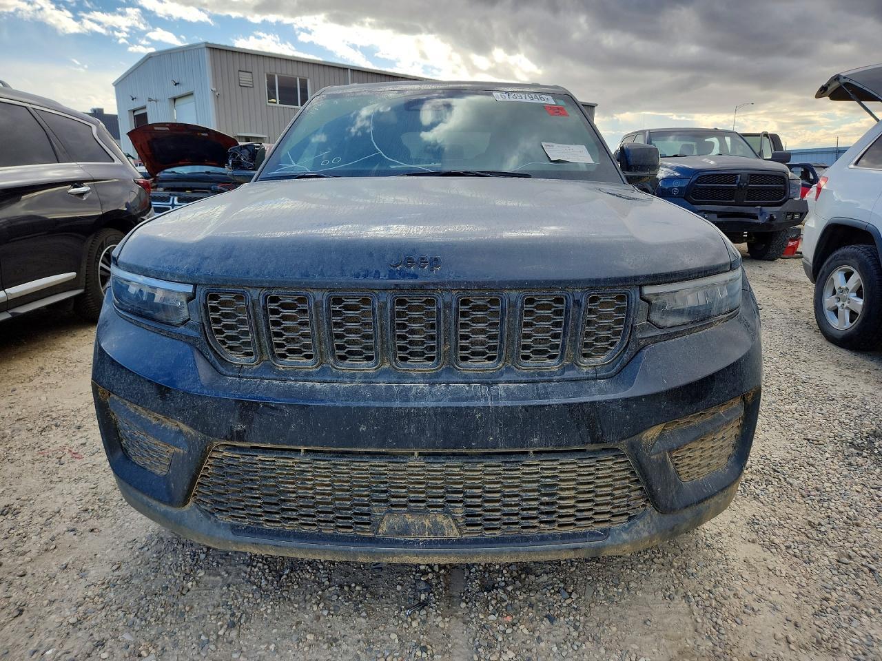 2024 Jeep Grand Cherokee Laredo - Image 5