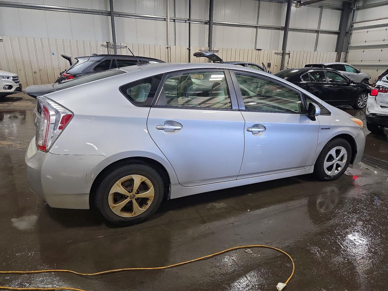 2012 Toyota Prius Three - Фото 3