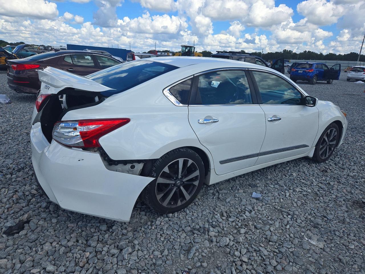 2016 Nissan Altima 2.5 Sr - Image 3