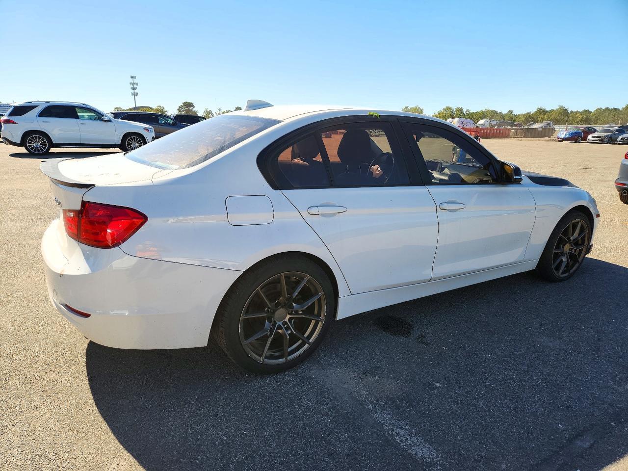2014 BMW 328 Xi Sulev - Image 3