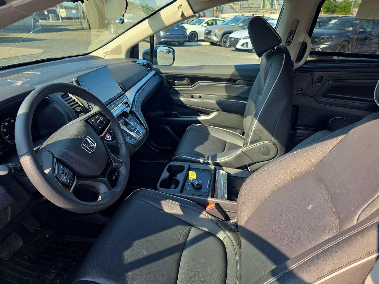 2026 Honda Odyssey Touring - Image 7