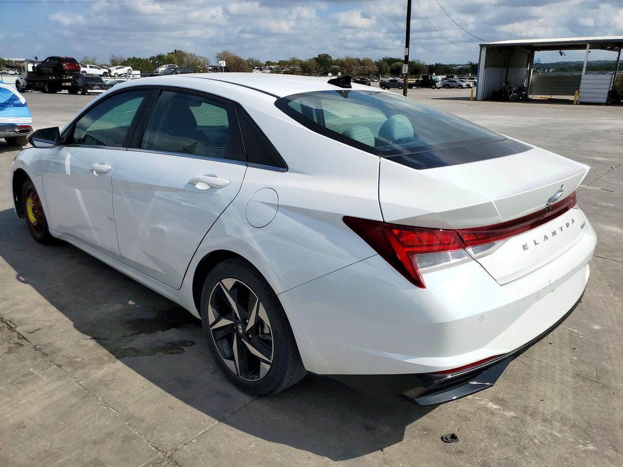 2021 Hyundai Elantra Limited - Фото 2
