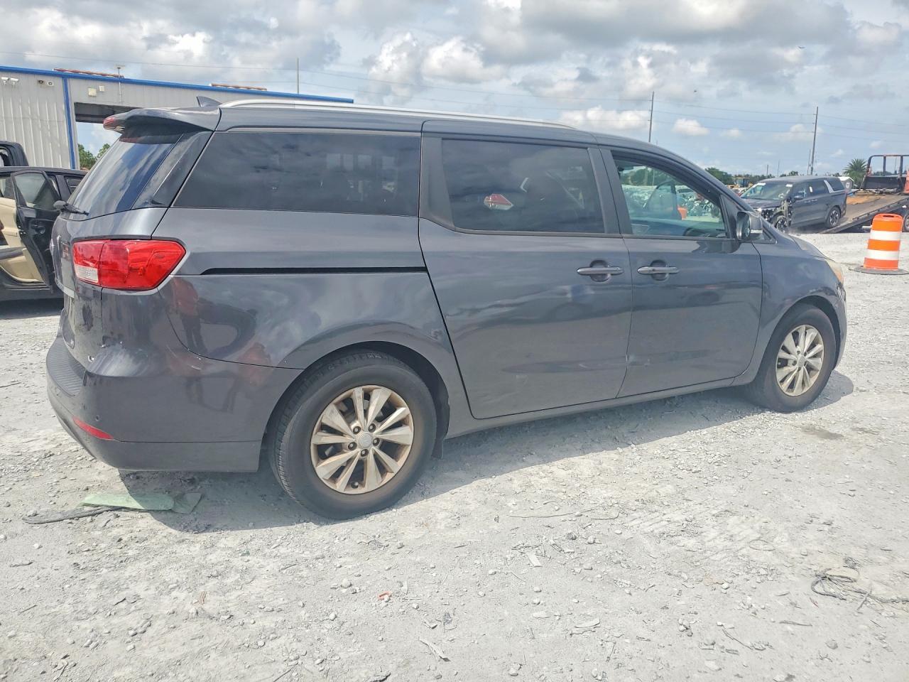 2017 Kia Sedona Lx - Фото 3