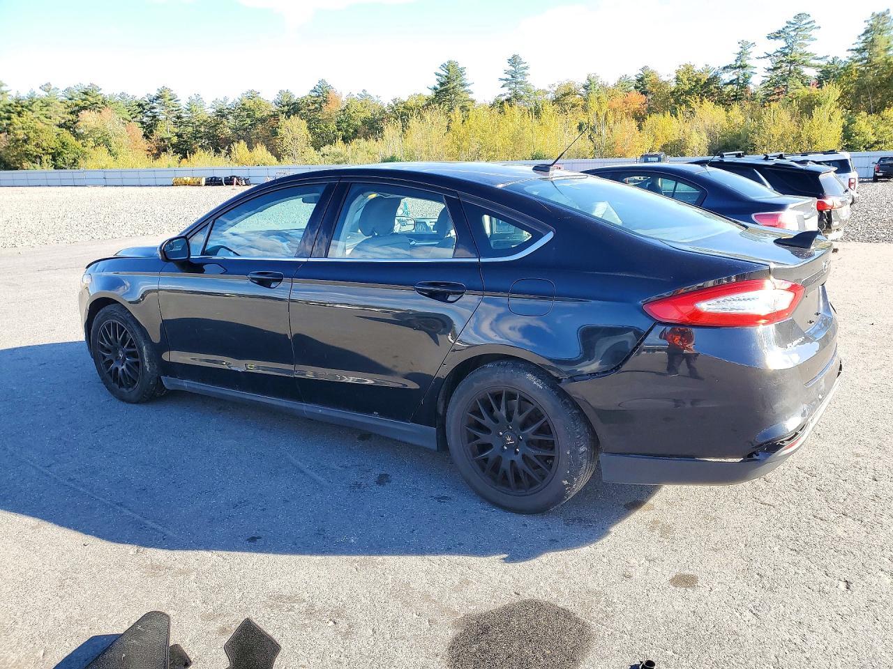 2015 Ford Fusion S - Фото 2