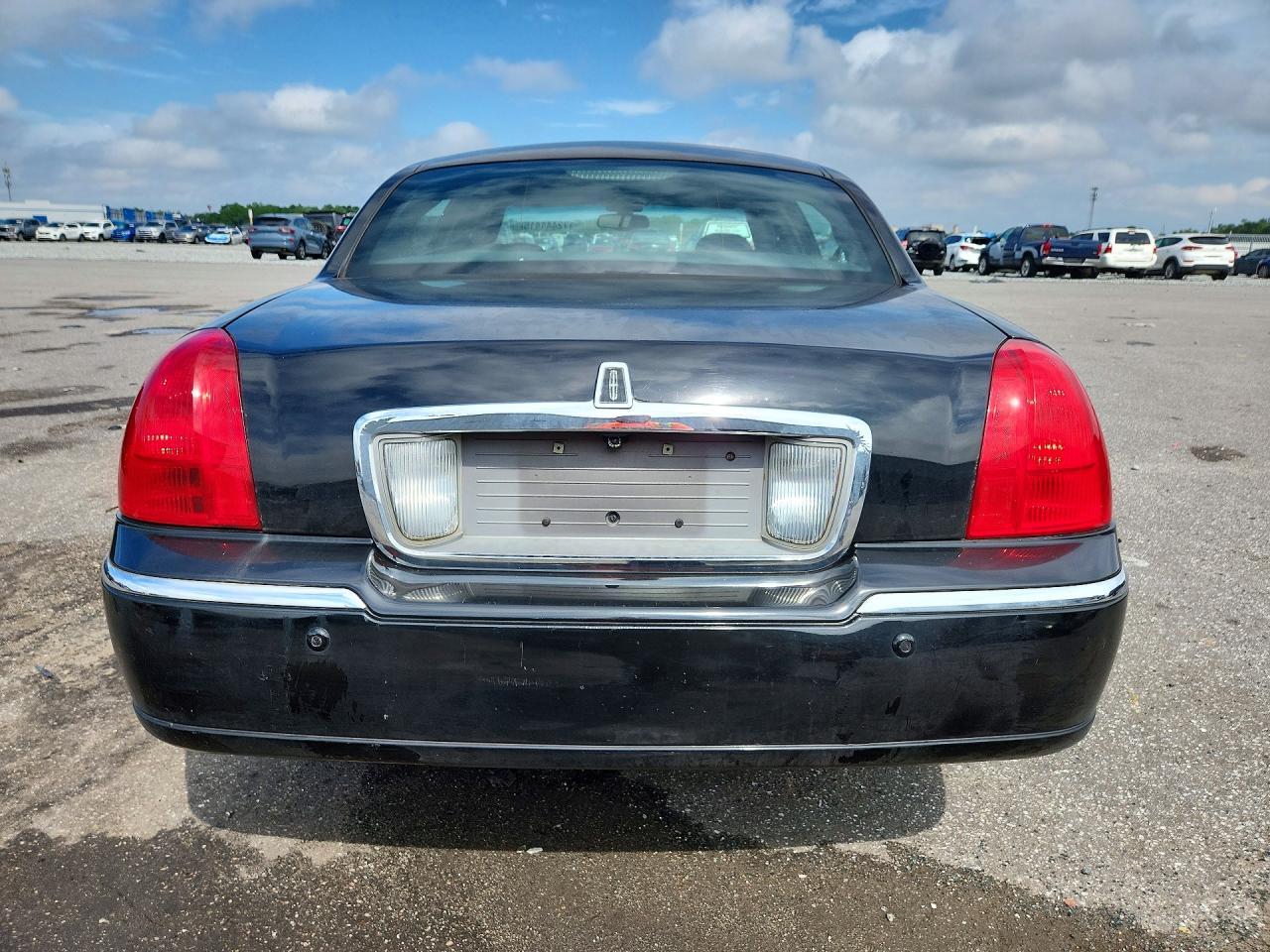 2004 Lincoln Town Car Executive - Фото 6