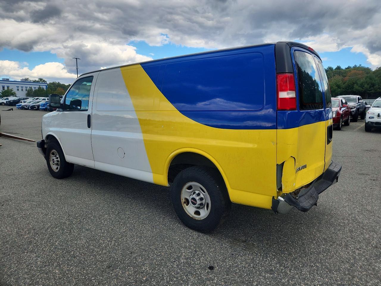 2017 GMC Savana G2500 - Фото 2