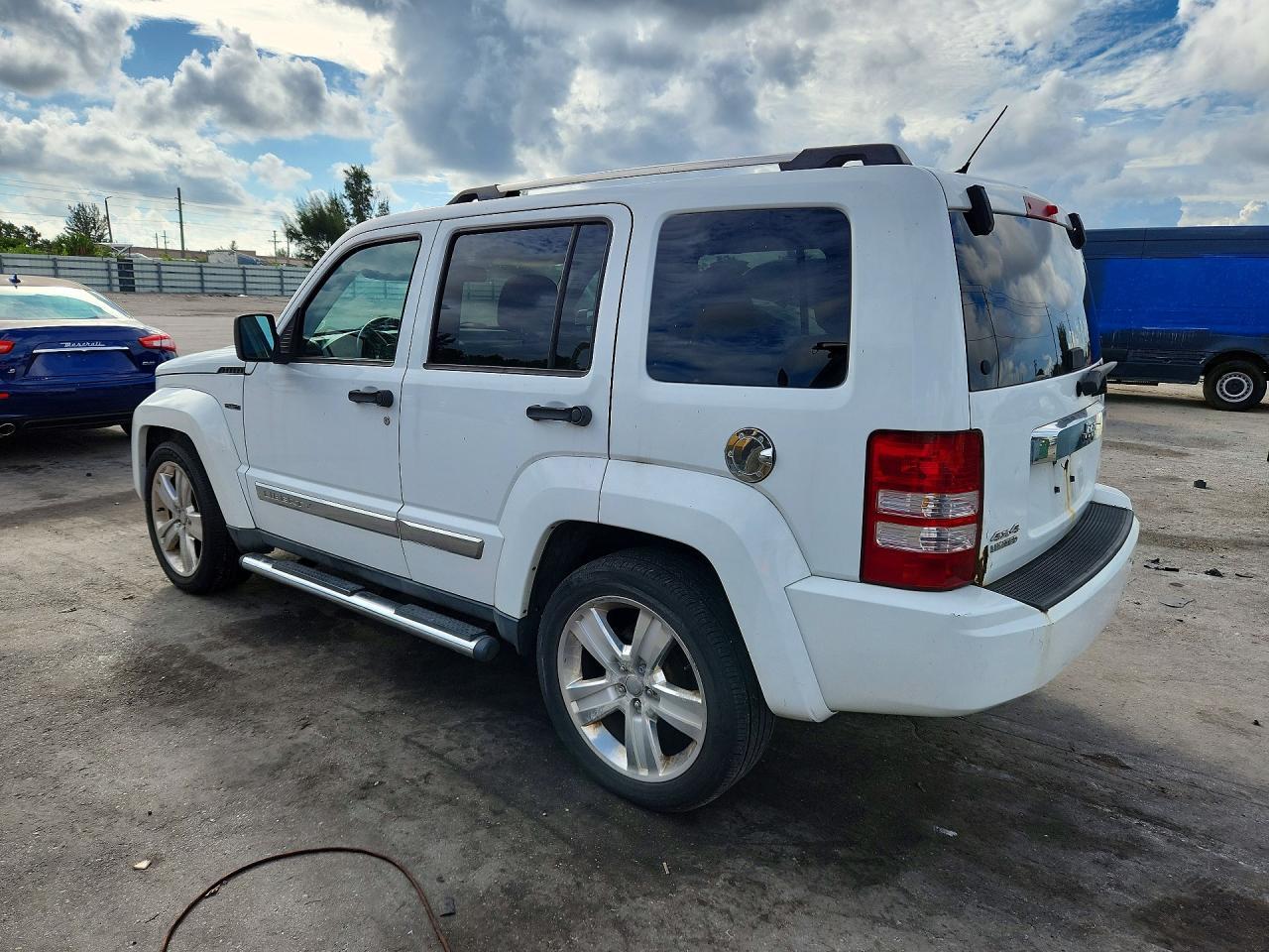 2012 Jeep Liberty Jet - Image 2