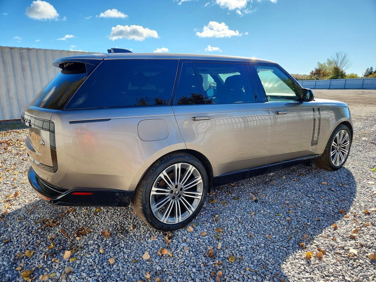 2023 Land Rover Range Rover Autobiography - Image 3