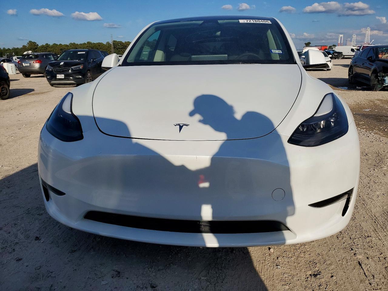 2025 Tesla Model Y - Image 5