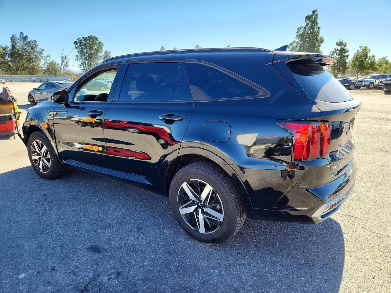 2023 Kia Sorento S - Image 2